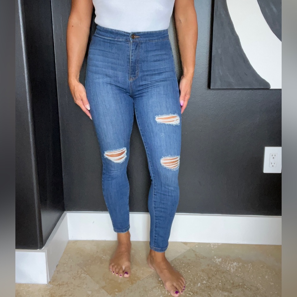 Fashion nova distressed jeans- High waisted size 28